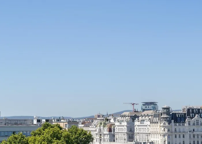Dachgeschoss Mit Terrasse Am Karlsplatz *